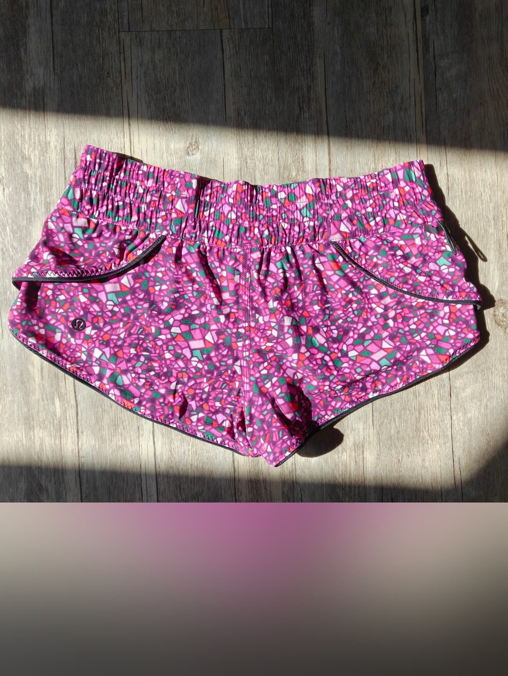 Lululemon Surf Short II Paradise Camo Multi / Regal Plum Great Condition Size 4